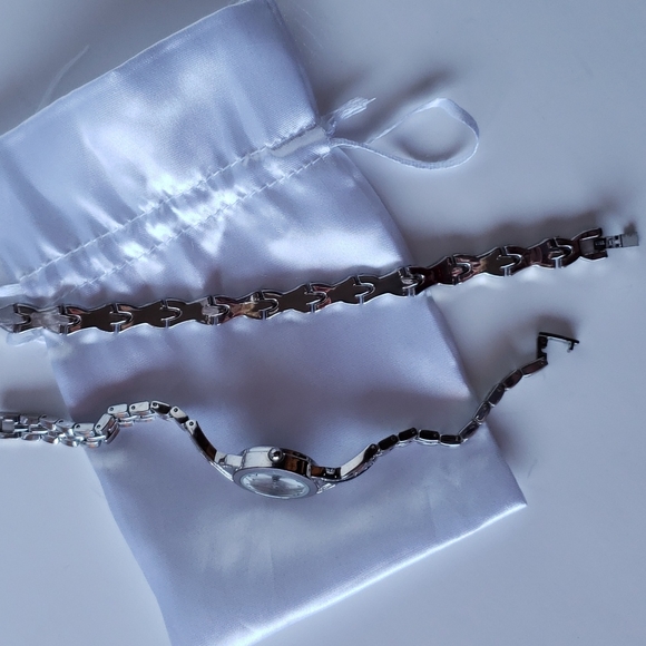 NWOT Allude silvertone watch & bracelet set - Picture 6 of 10